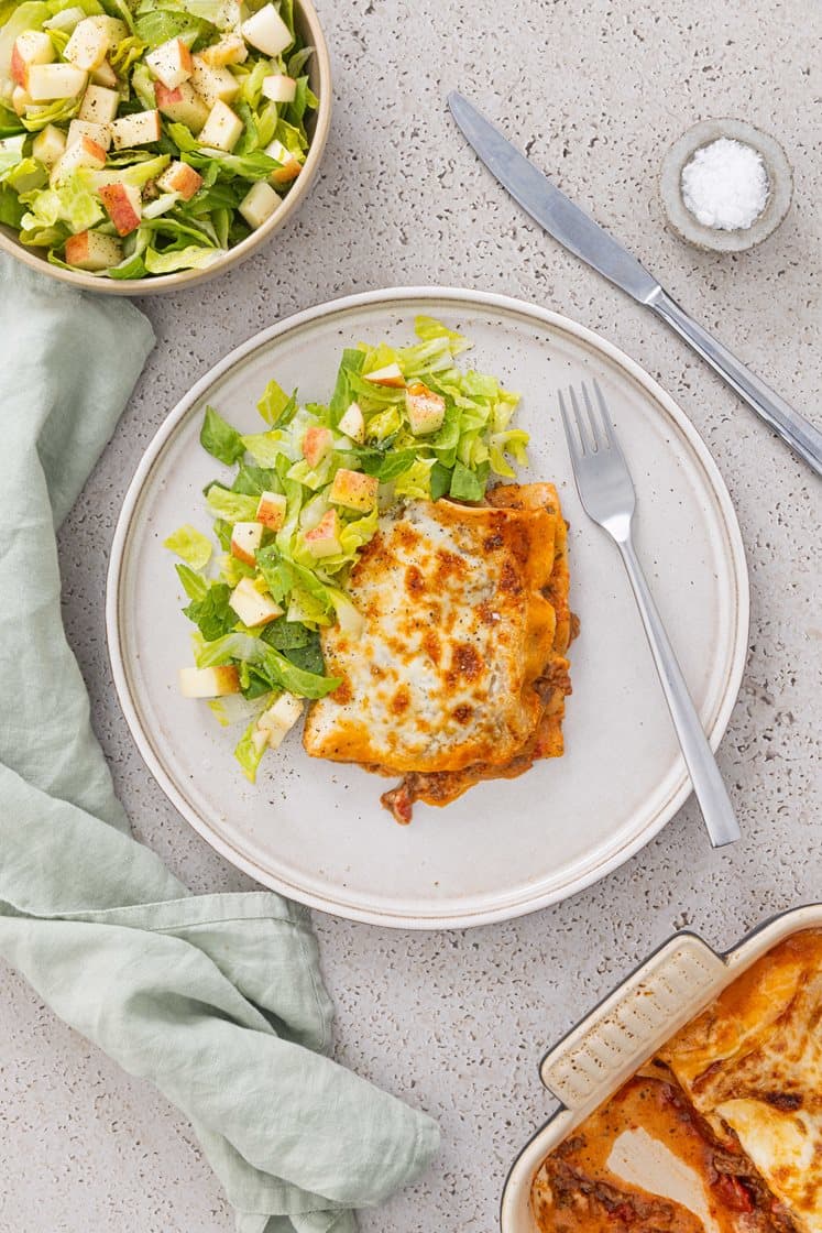 Rask lasagne med frisk eplesalat
